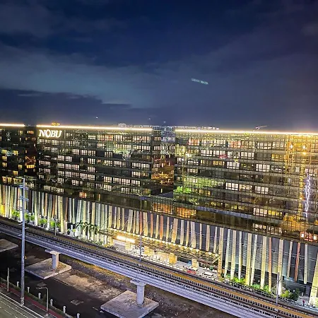 Lovely Penthouse Across City Of Dreams, Airport