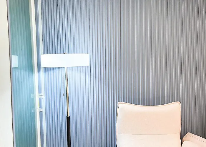 Apartamento Lovely Penthouse Across Of Dreams, Airport